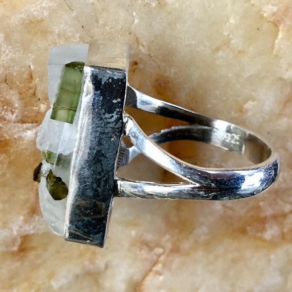 Green tourmaline crystals in quartz sterling ring - Picture 7 of 7